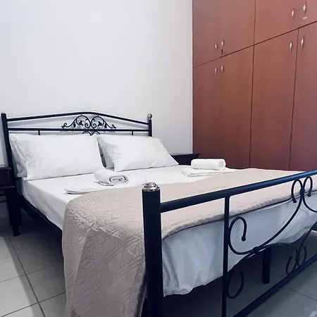 Apartment Four S *